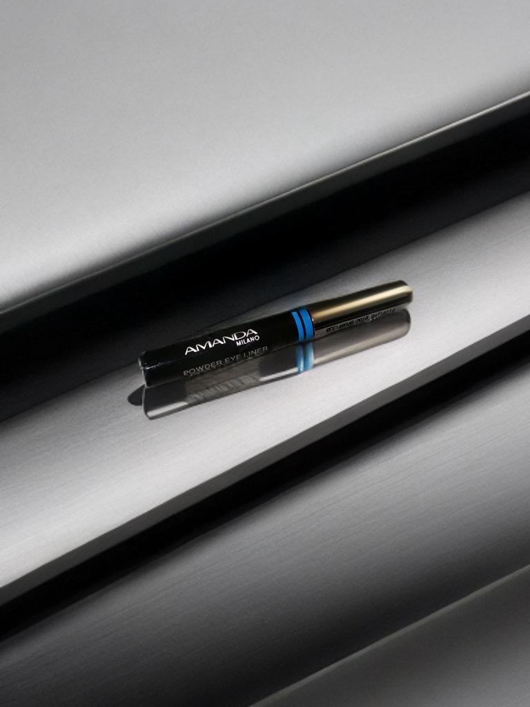 محدد عيون بودرة مضاد للماء أسود Amanda